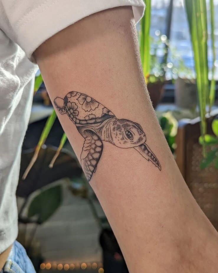 20. A cute sea turtle tattoo
