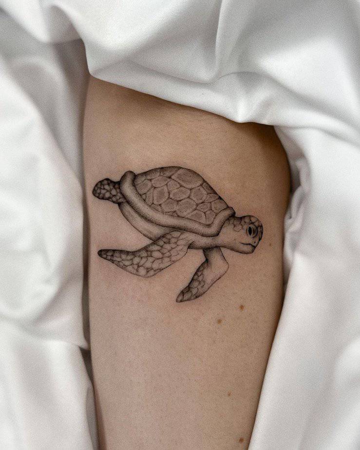 2. Tatuaggio con tartaruga marina a punti