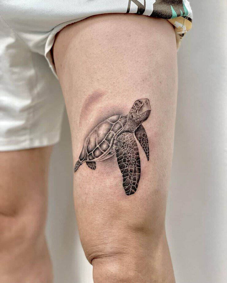 9. A sassy sea turtle tattoo on the thigh
