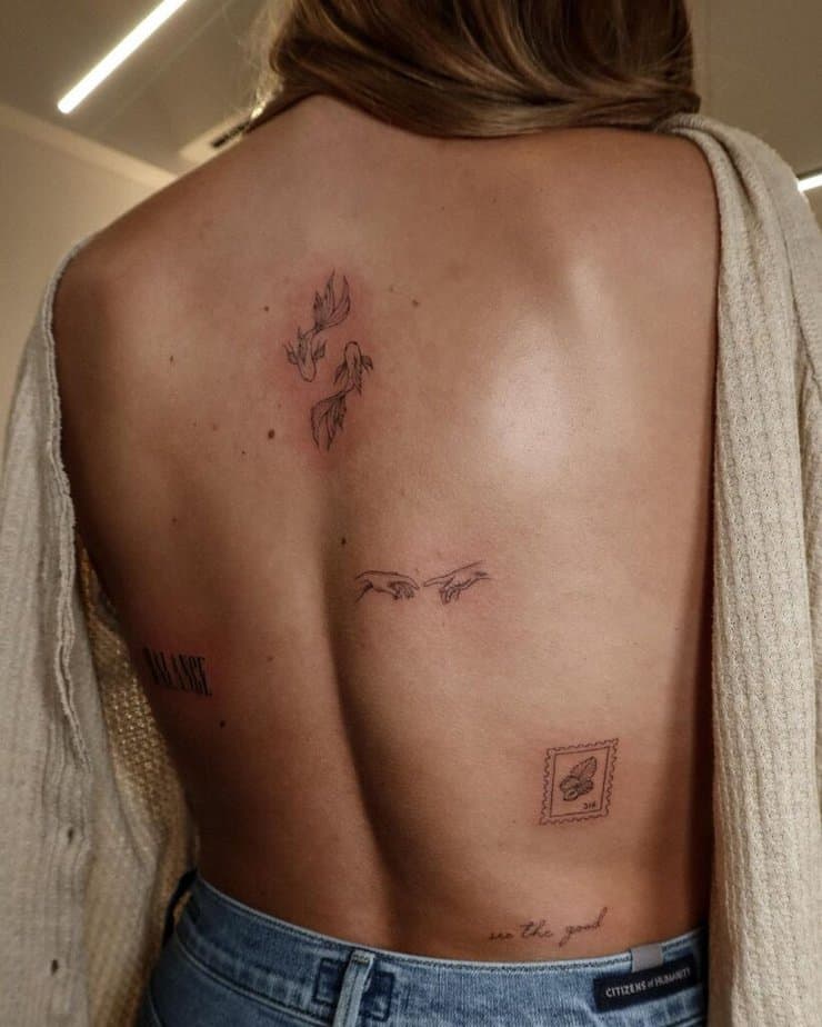 Un tatuaggio adesivo sulla spina dorsale