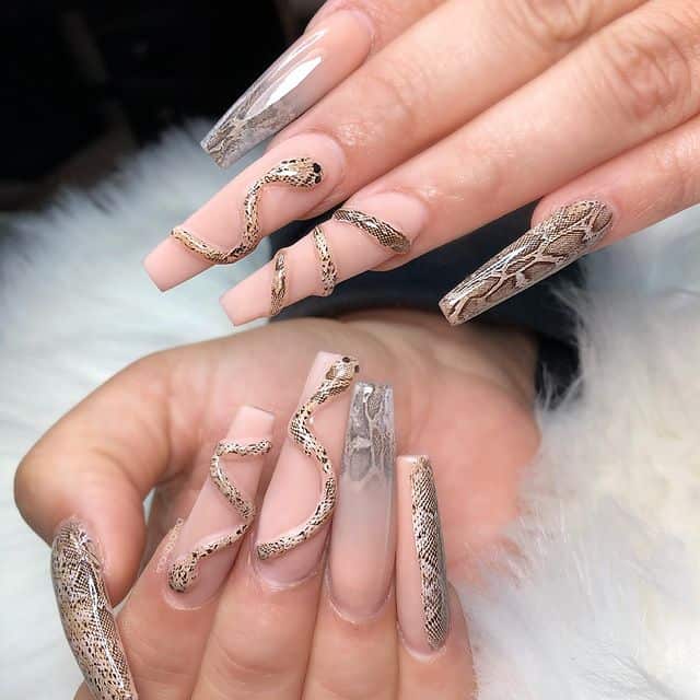 Amazing snake nails