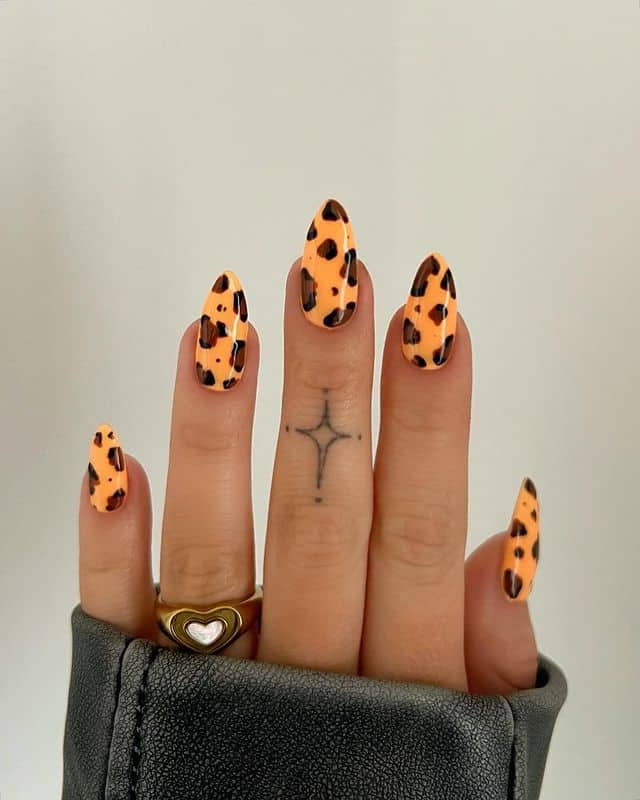 Bright leopard nail design