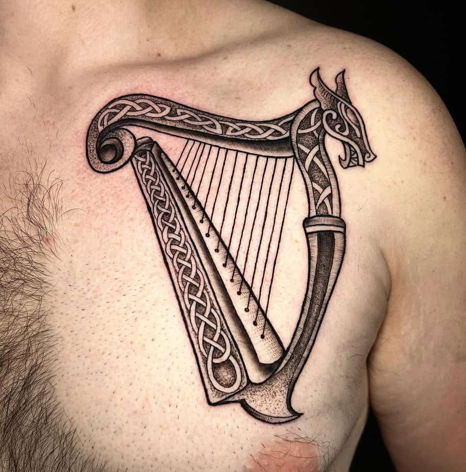 Tatuaggi con arpa celtica