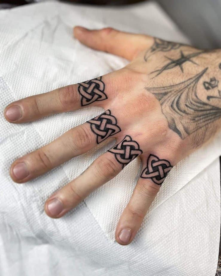 Tatuaggi con nodo celtico