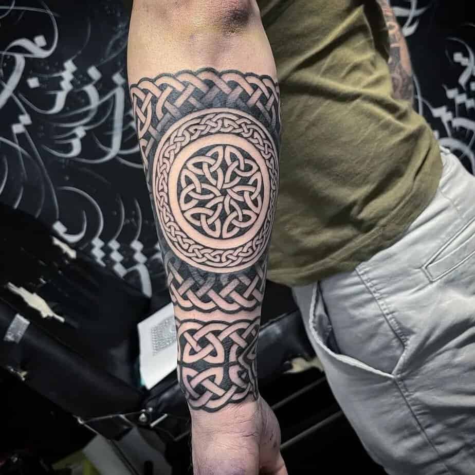 Tatuaggi con nodo celtico