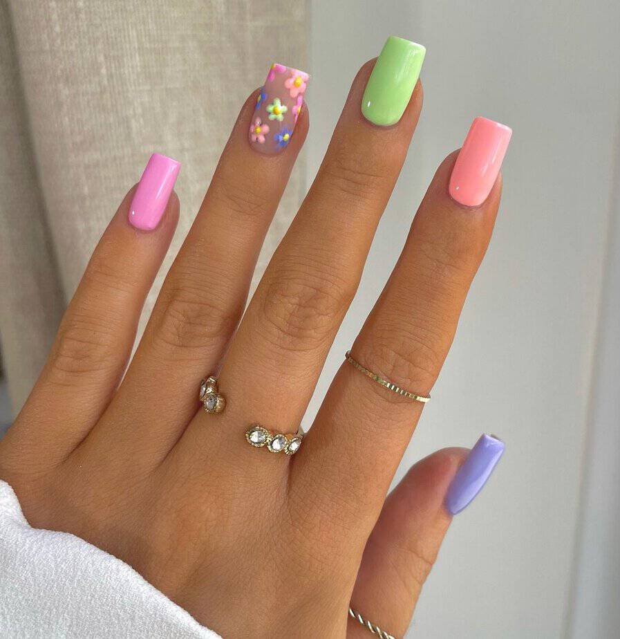 Colorful daisy nail designs