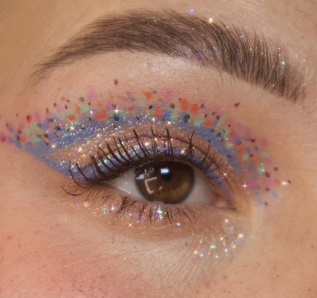 20 magnifici look di ombretti glitterati perfetti per ogni festa
