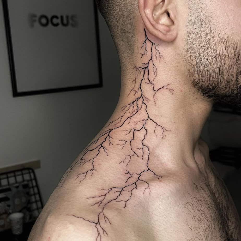 Tatuaggio con fulmine
