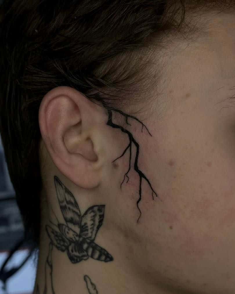 Tatuaggio con fulmine