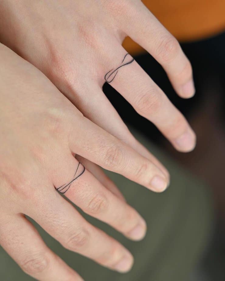 2. Matching wedding band tattoos with your SO