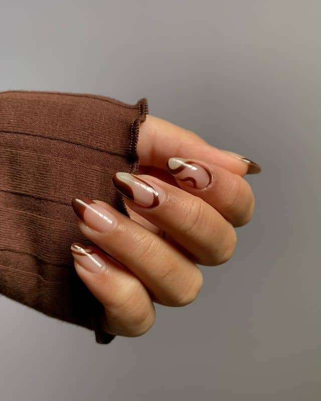 Minimalistic brown nails