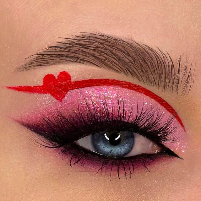 Eyeliner a cuore rosso