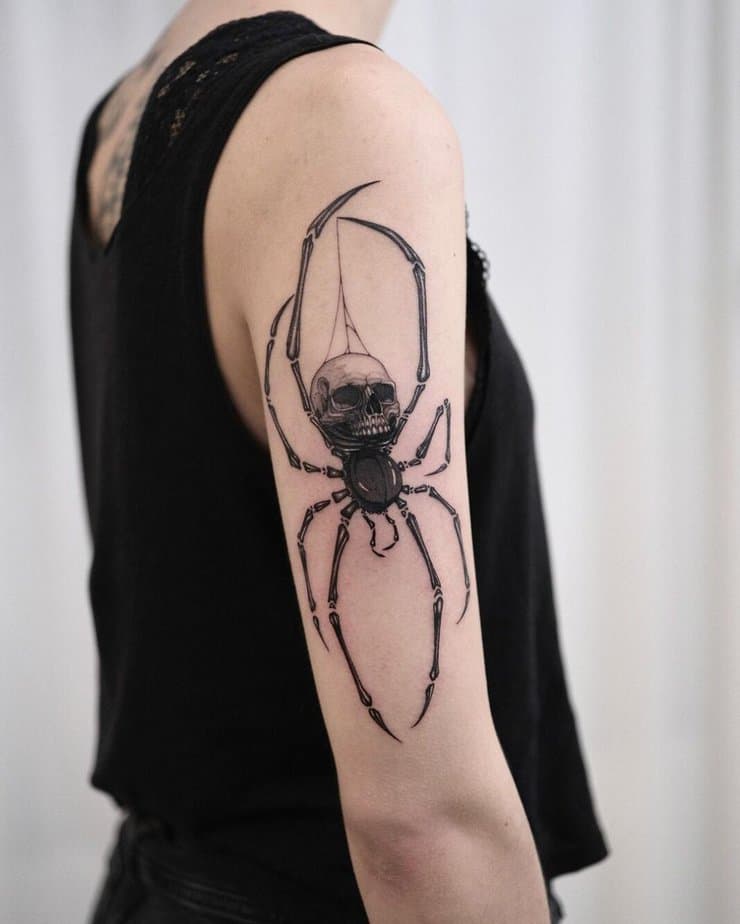 Tatuaggio con teschio e ragno