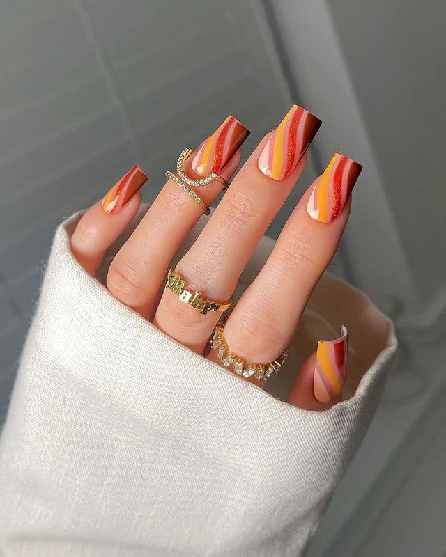 Swirly brown nails
