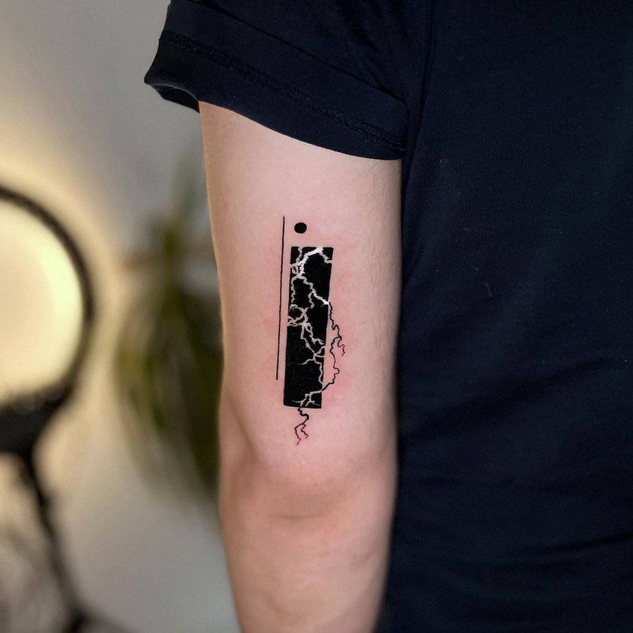 Tatuaggio unico con fulmine3 1