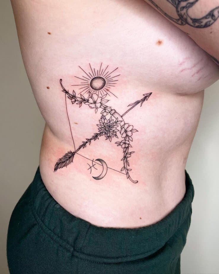 Tatuaggio con arco e freccia