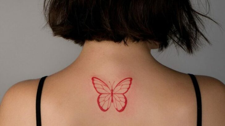 Significato del tatuaggio della farfalla rossa e 25 disegni mozzafiato.