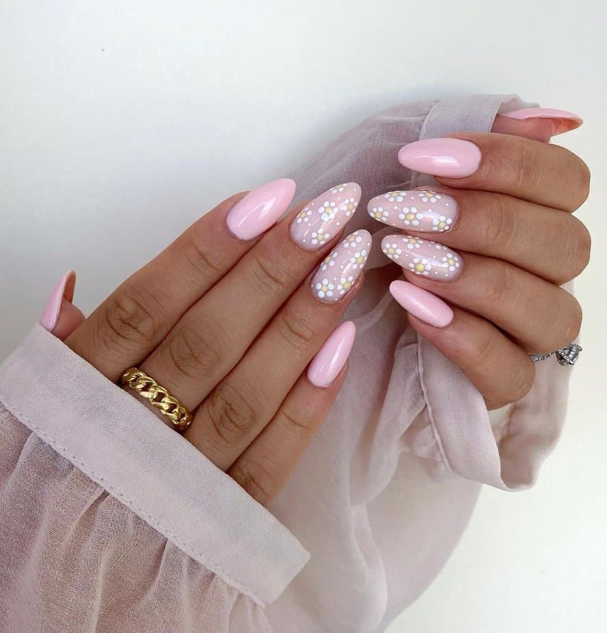 10. Baby pink nails with little daisies
