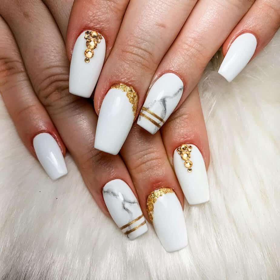 40 Luxurious White And Gold Nails To Steal The Limelight