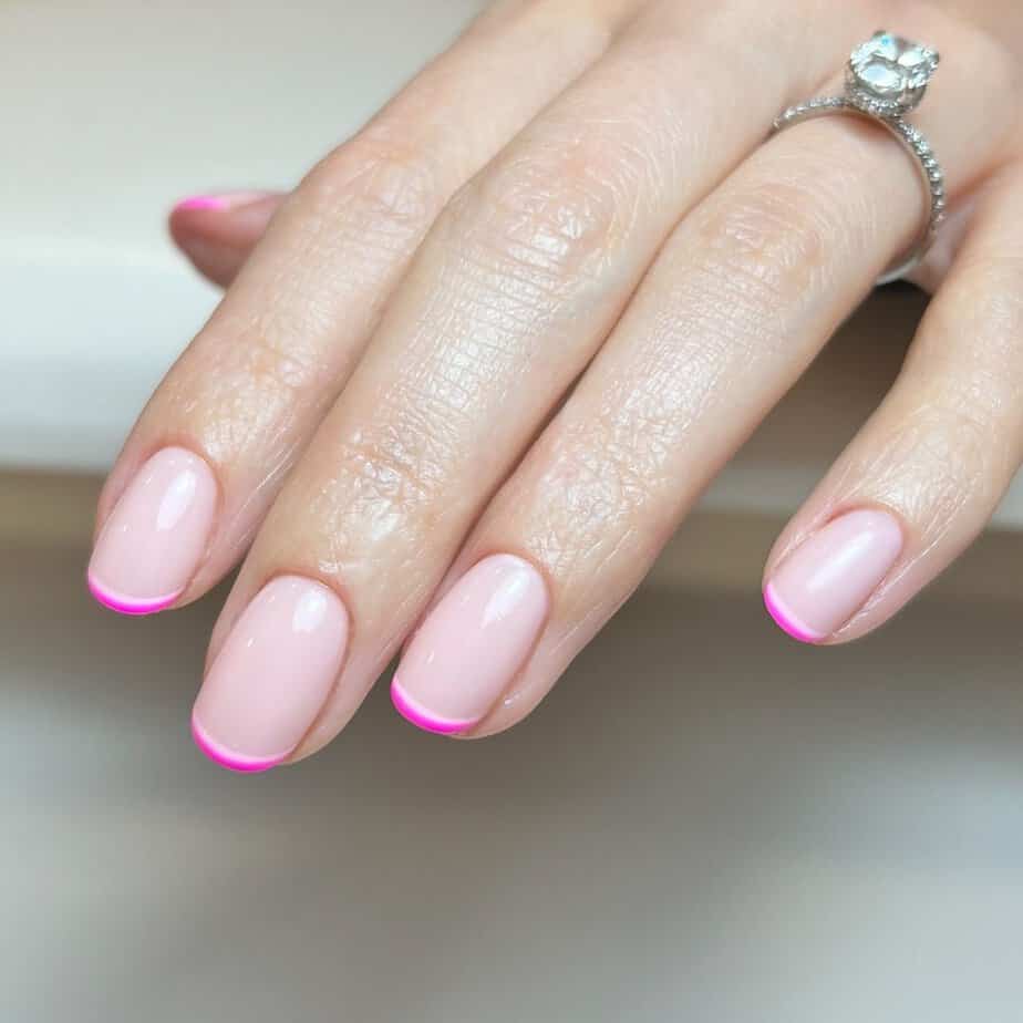 12. Neon pink tips for fun