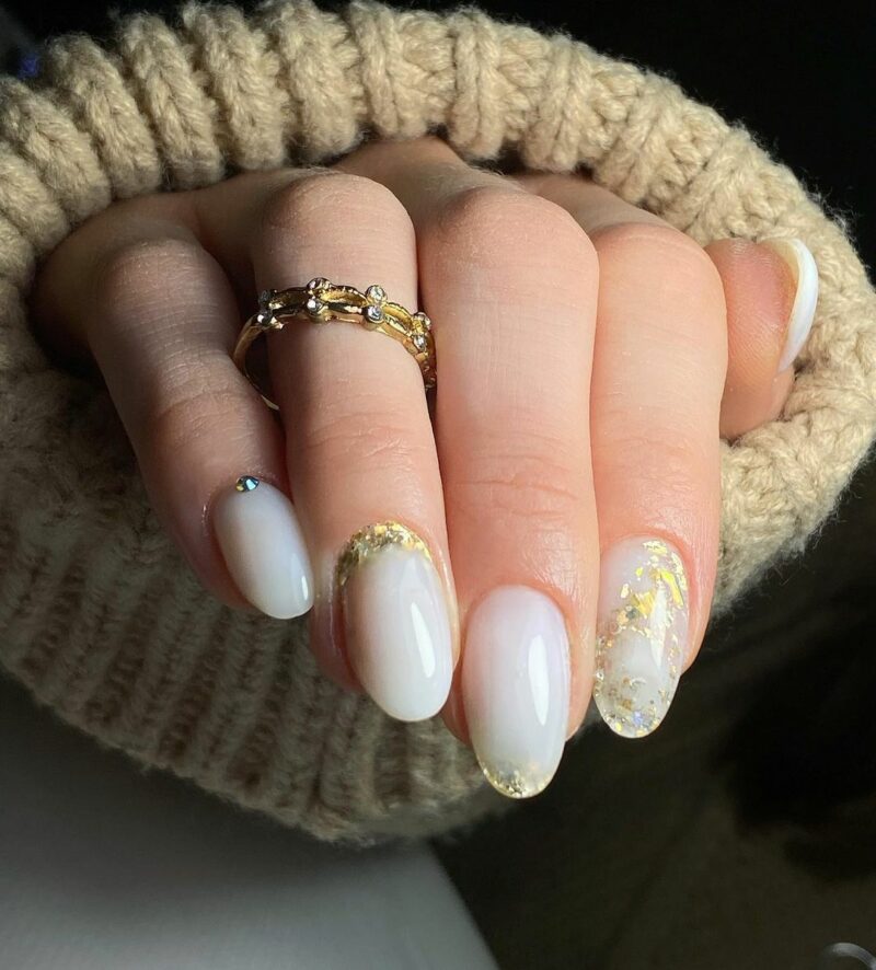 40 Brilliant Short White Nail Ideas To Make Your Manicure Pop