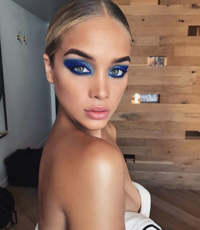 40 Beautiful Blue Eyeshadow Looks To Experiment With