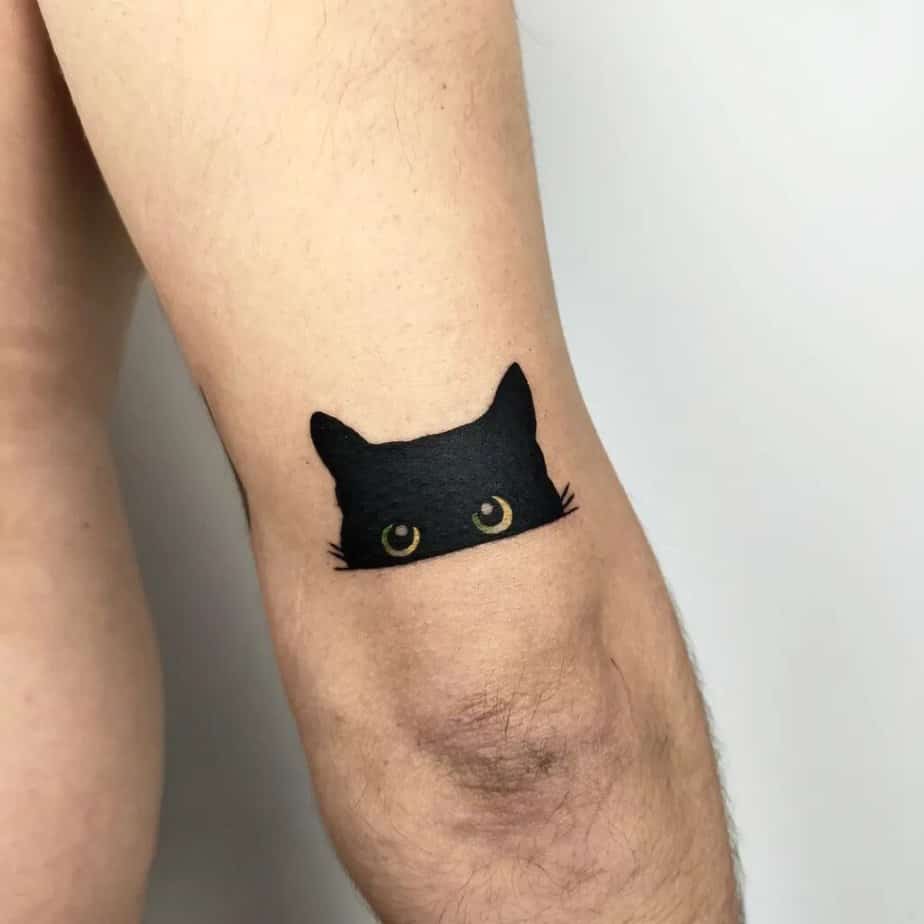 20 tatuaggi mozzafiato di gatti neri che vi porteranno fortuna 4