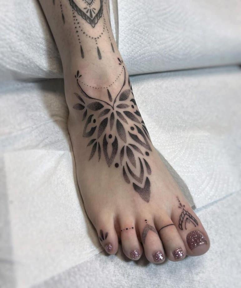 20 Captivating Foot Tattoos That Will Leave You In Awe 10