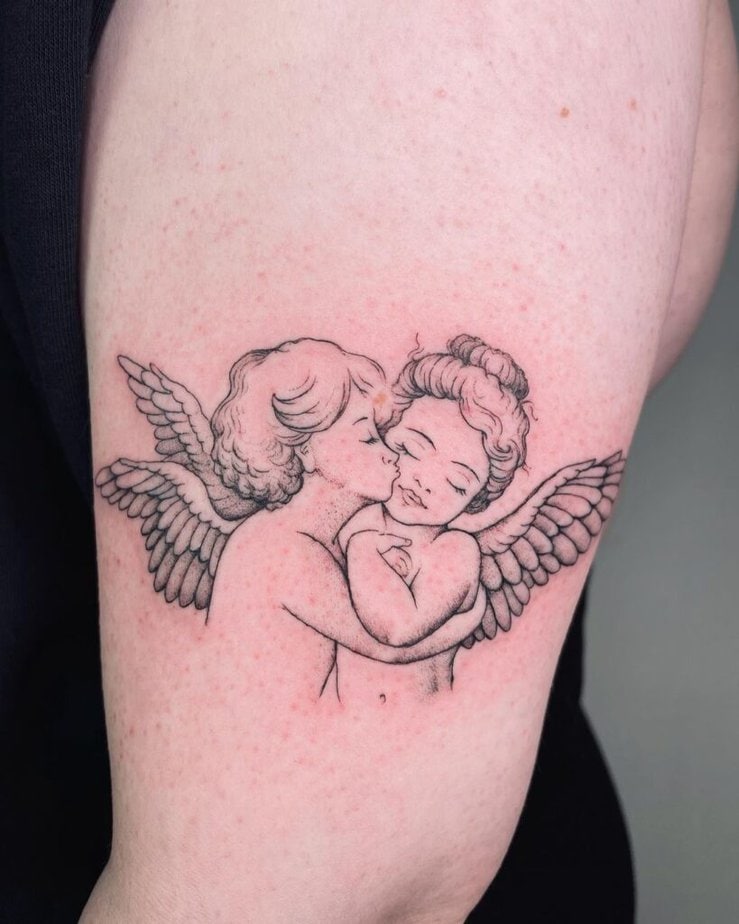 20 impressionanti idee di tatuaggi di baci che scoppiano di passione 10