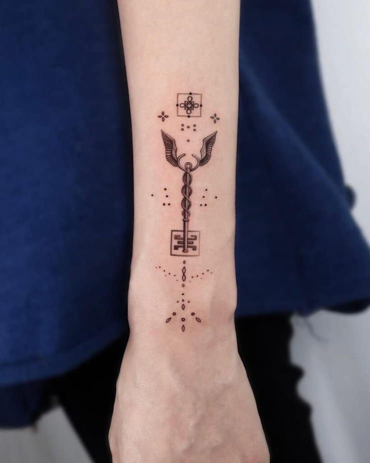 21 Idee di tatuaggio con caduceo superiore che vorrete farvi inchiostrare 42
