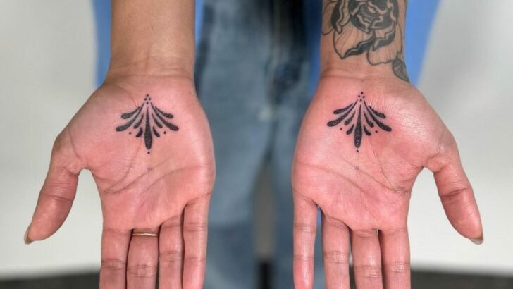 21 Thrilling Palm Tattoo Ideas That’ll Suit Your Personality