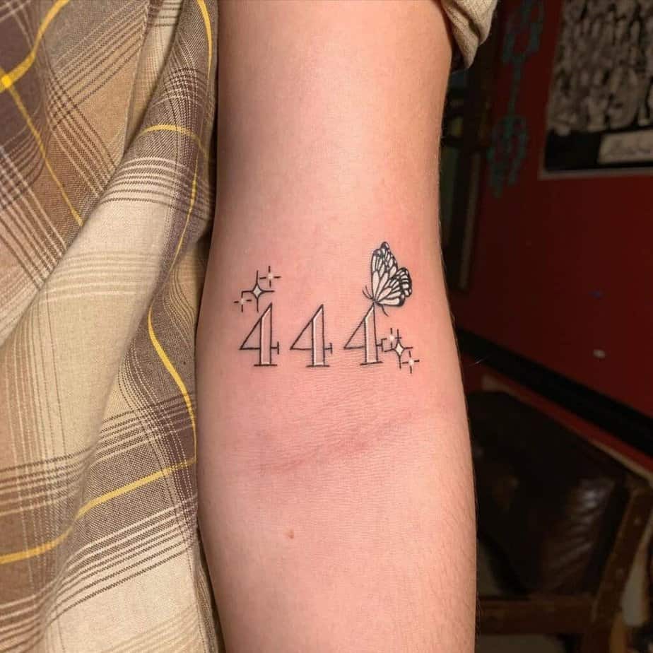 22 potenti idee per tatuaggi 444 che simboleggiano la guida divina 16