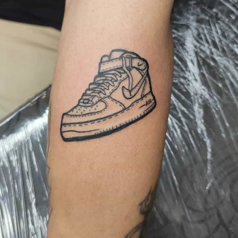 2. Tatuaggi di scarpe Nike