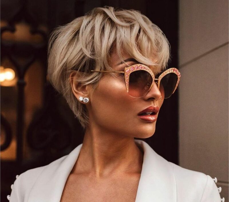 40 Wonderful Wavy Pixie Cut Hairstyles to Make Waves