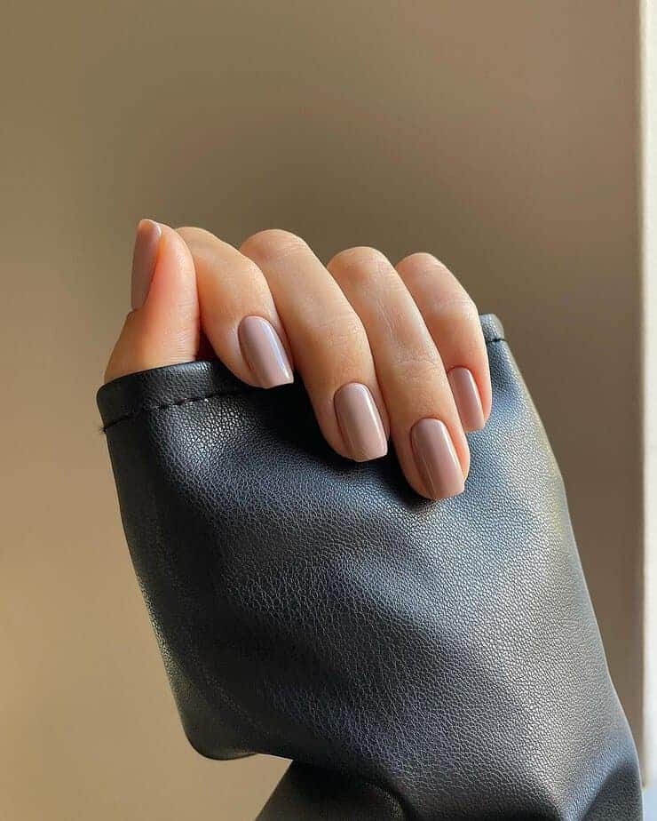 38 Timeless Neutral Short Nails For A Sophisticated Look