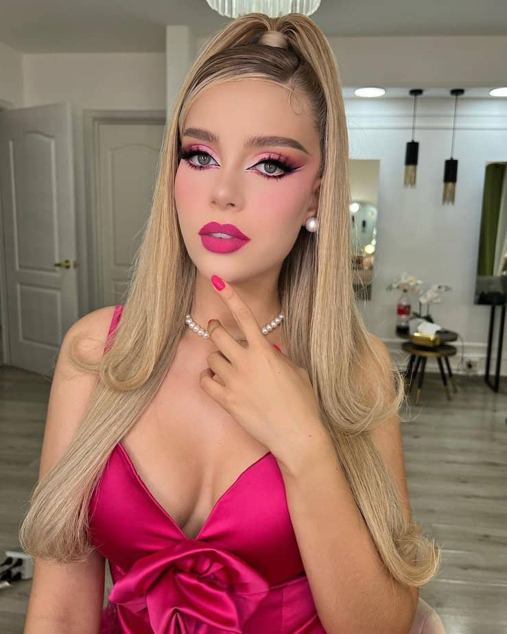 Barbie makeup