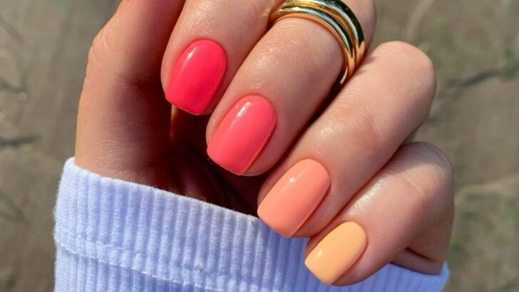 38 Warm and Sweet Coral Nails For A Seaside Elegance