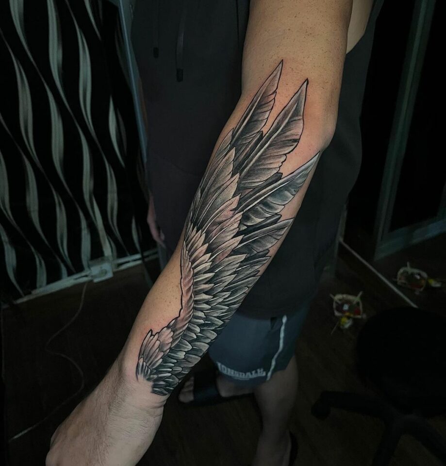 23 Beautiful Wing Tattoos To Soar Towards Your Freedom