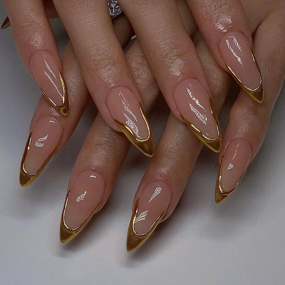 Golden 3D nail art