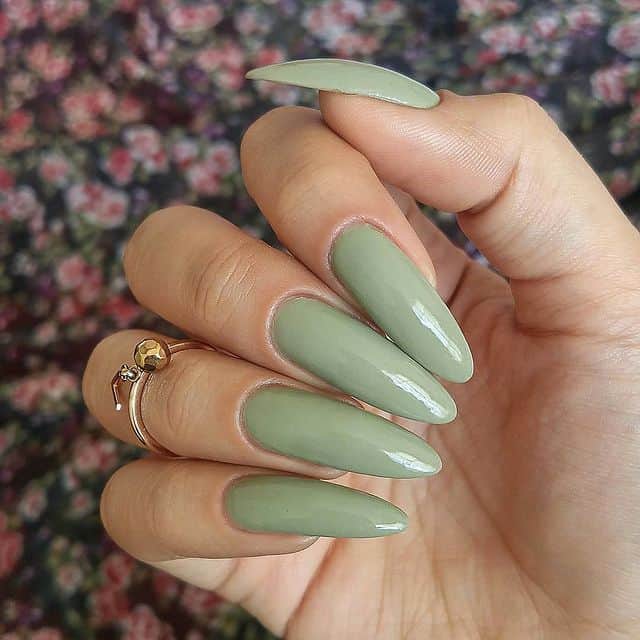 Muted mint green nails