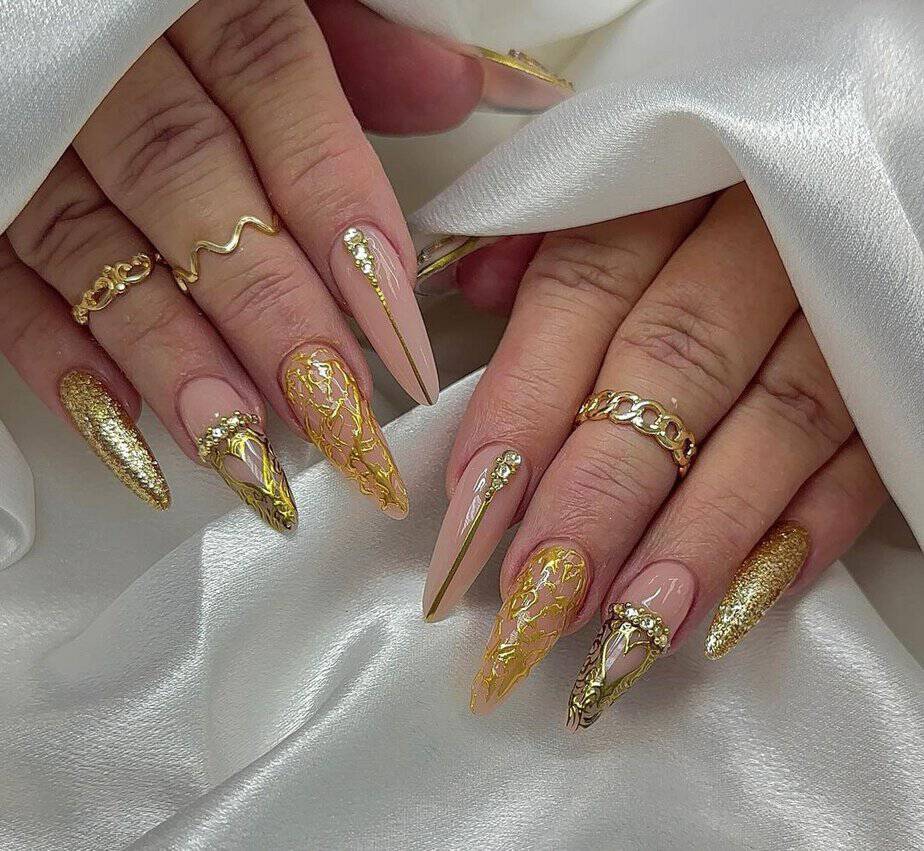 Party gold nails
