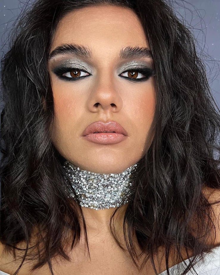 36 Dazzling Silver Makeup Looks To Sparkle And Shine