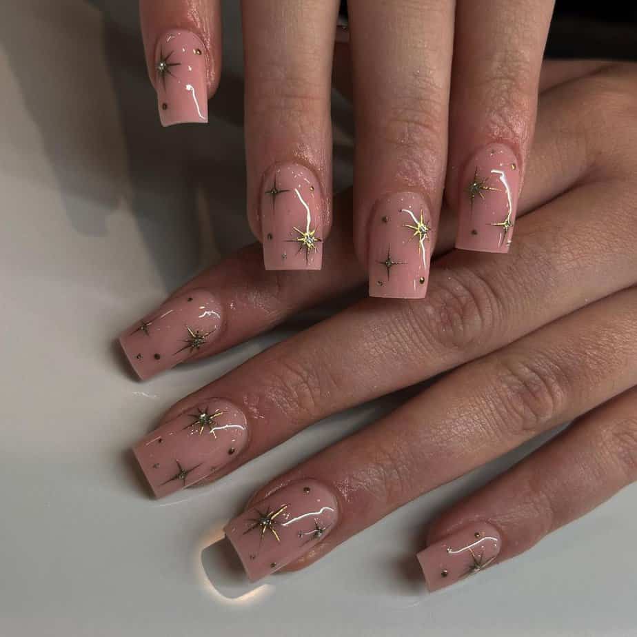 36 Glorious Gold Nails Fit For Royalty