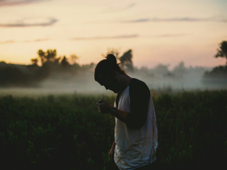 9 Honest Signs He&rsquo;s Showing His True Emotions