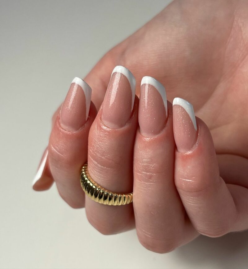 These 39 Chic Minimalist Nail Designs Keep It Simple But Classy