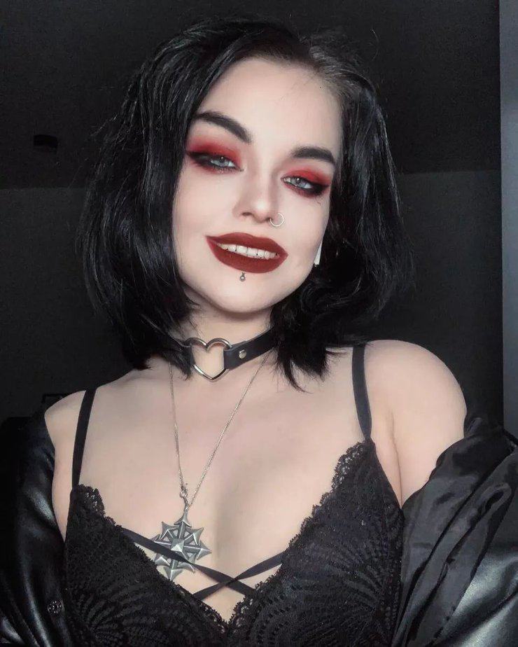 These 30 Gorgeous Goth Makeup Looks Will Put A Spell On You