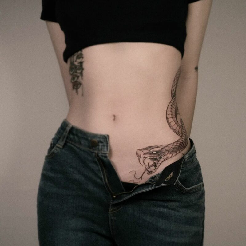 21 Waist Tattoos That Are Not A Waste Of Your Time