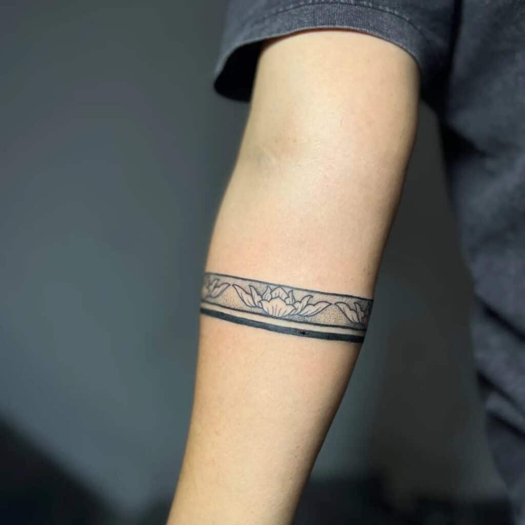 20 Trendy Armband Tattoo Ideas For Real Style Icons 4