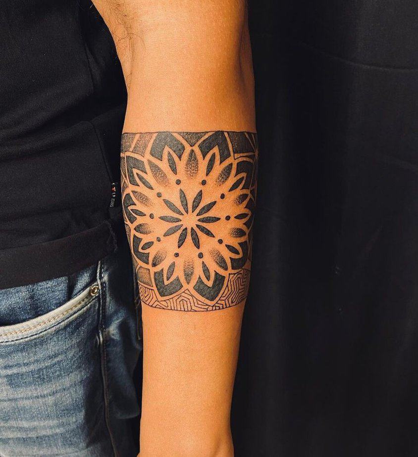 20 Trendy Armband Tattoo Ideas For Real Style Icons 8