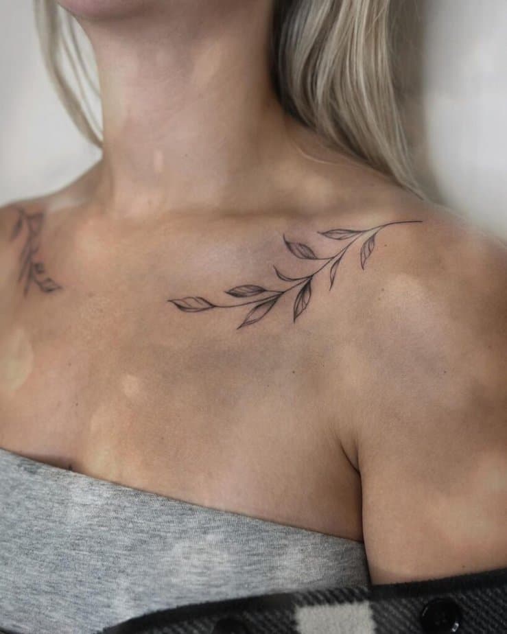23 Captivating Collarbone Tattoos To Spark Your Interest 12